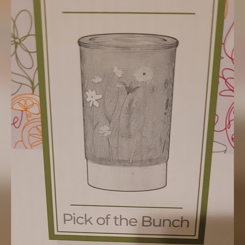 Scentsy Pick of the Bunch Warmer –White with Floral Accents with 2 wax sets BNIB - Picture 3 of 12
